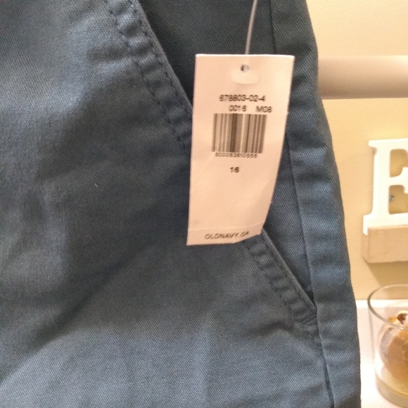 Old navy Big kids Boys khaki shorts - Picture 2 of 6